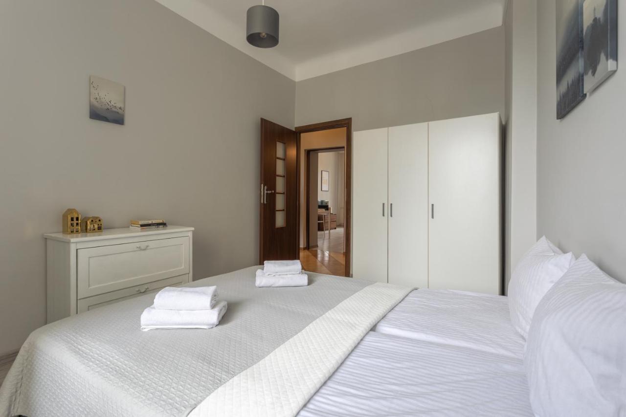 Close- Ga - Big And Bright In Location&marszalkowska * Warsaw